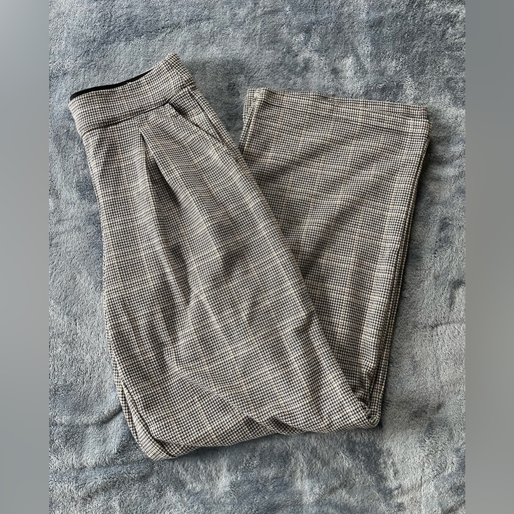 Max Studio Trousers, size small. Houndstooth pattern.
